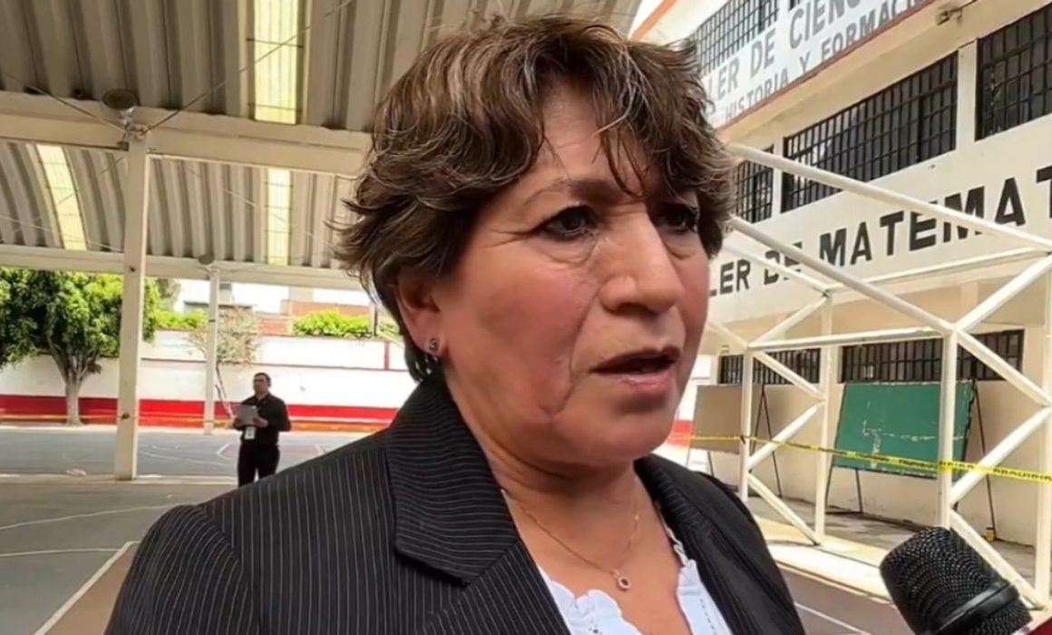 Acude Delfina Gómez a emitir su voto en Texcoco